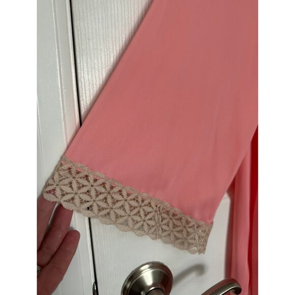 NWT Vintage Vanity Fair Pink Lace Trim Robe Size 34 - Picture 9 of 13